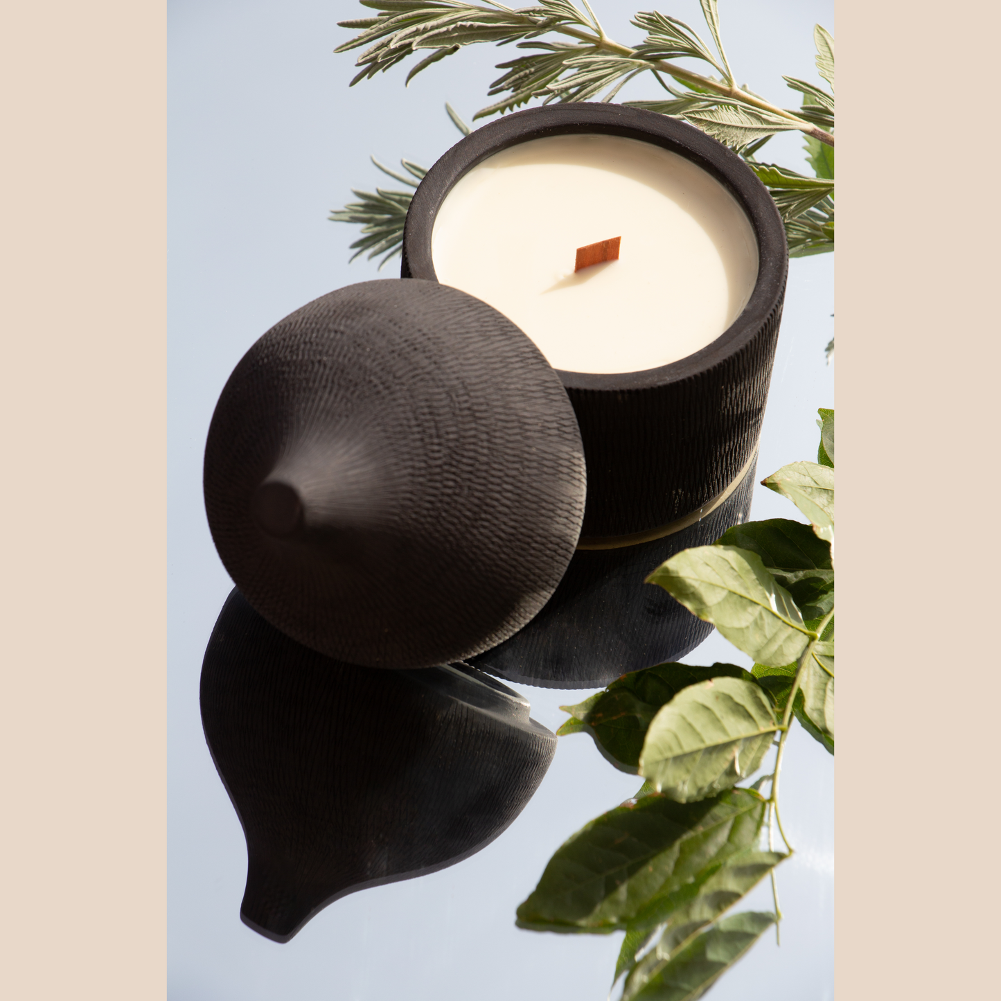 Dōme Candle in Terracotta - Black